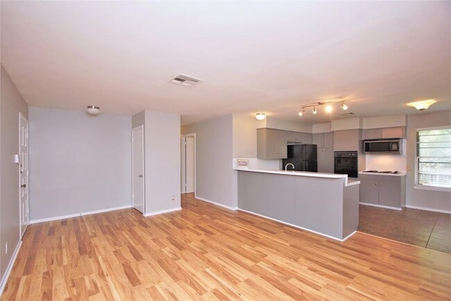 Building Photo - 3202 Barton View Dr
