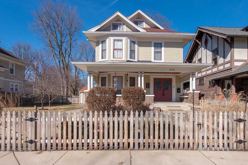 Primary Photo - 210 E 33rd St