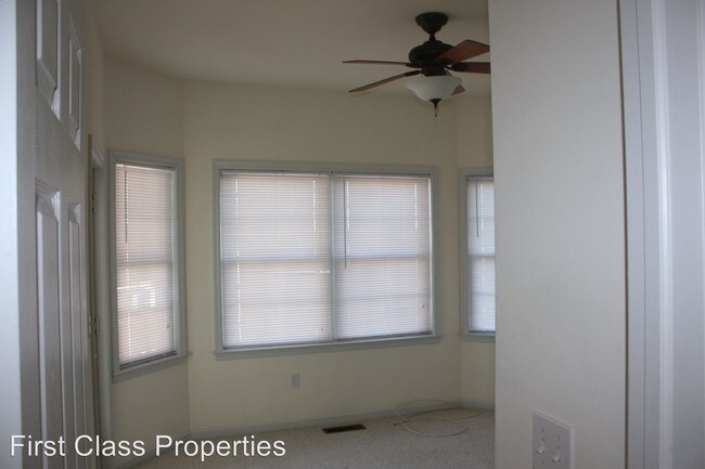 Building Photo - 189 N Bayshore Dr