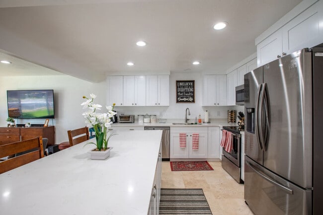 Building Photo - 9949 Sego Lily Dr