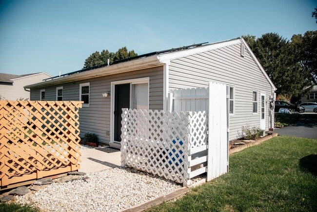 Building Photo - 506 Circle Dr