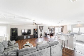 Building Photo - 9761 Splendor Sky Ave