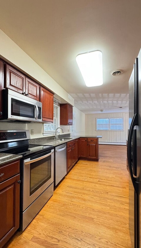 Building Photo - 3120 Stoneridge Rd SW