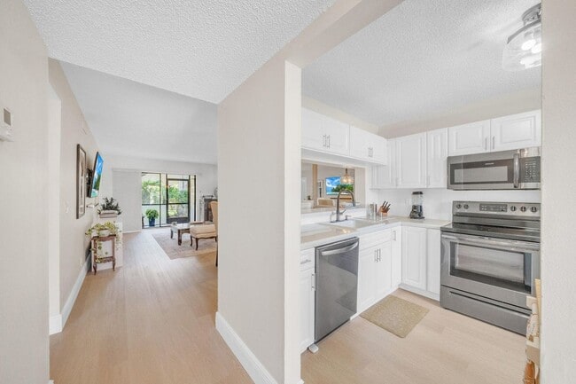 Building Photo - 22136 Palms Way