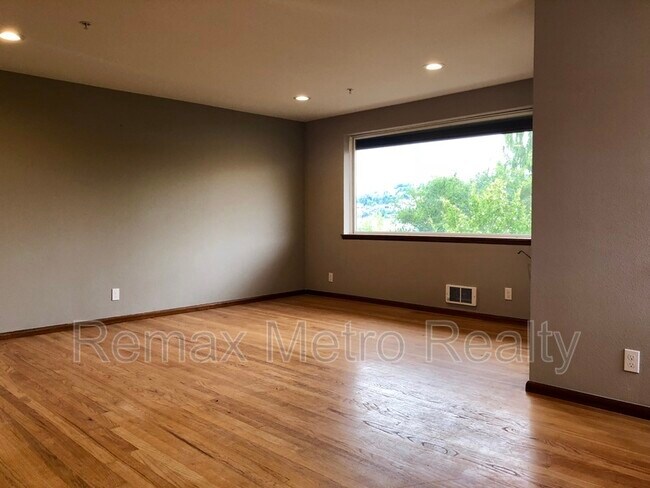 Foto del edificio - 2505 Yale Ave. E.