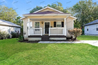 Building Photo - 723 N Crysler Ave