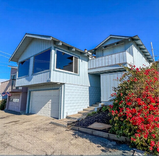 Foto del edificio - 1618 Square Foot Tri-Level Home in Cayucos with Ocean Views