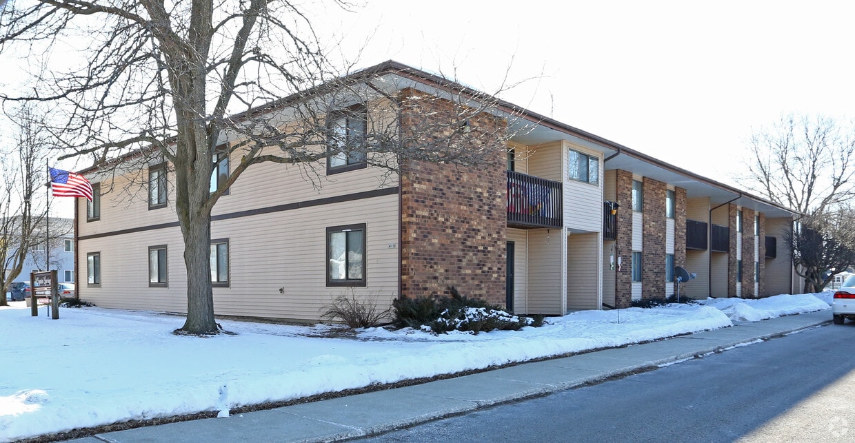 Primary Photo - Crystal Springs Apartments