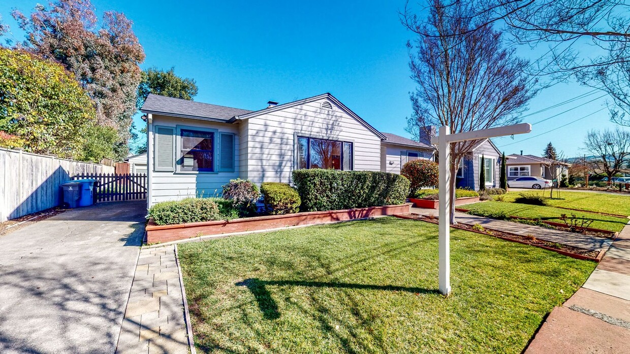 Primary Photo - 3 bedroom 2 bathroom Single Level home jus...