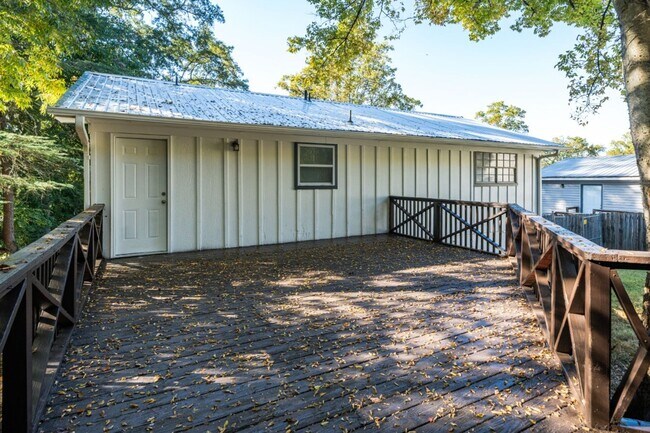 Building Photo - Newly Renovated 4-Bedroom Brick Beauty in ...