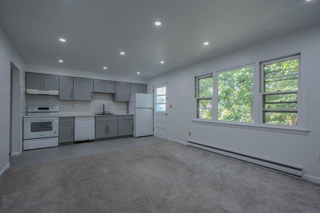 Building Photo - 16 Oenoke Pl