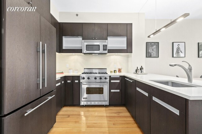 Building Photo - 454 W 54th St