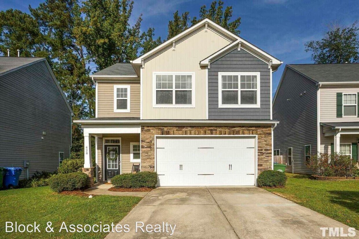 3 br, 2.5 bath House 628 Smithridge Way House Rental in Fuquay