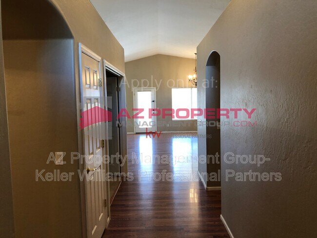 Foto del edificio - 15025 W Desert Hills Dr
