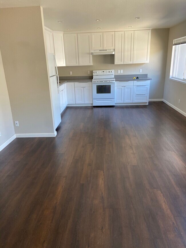 Building Photo - 1375 Adobe Drive, Unit 7