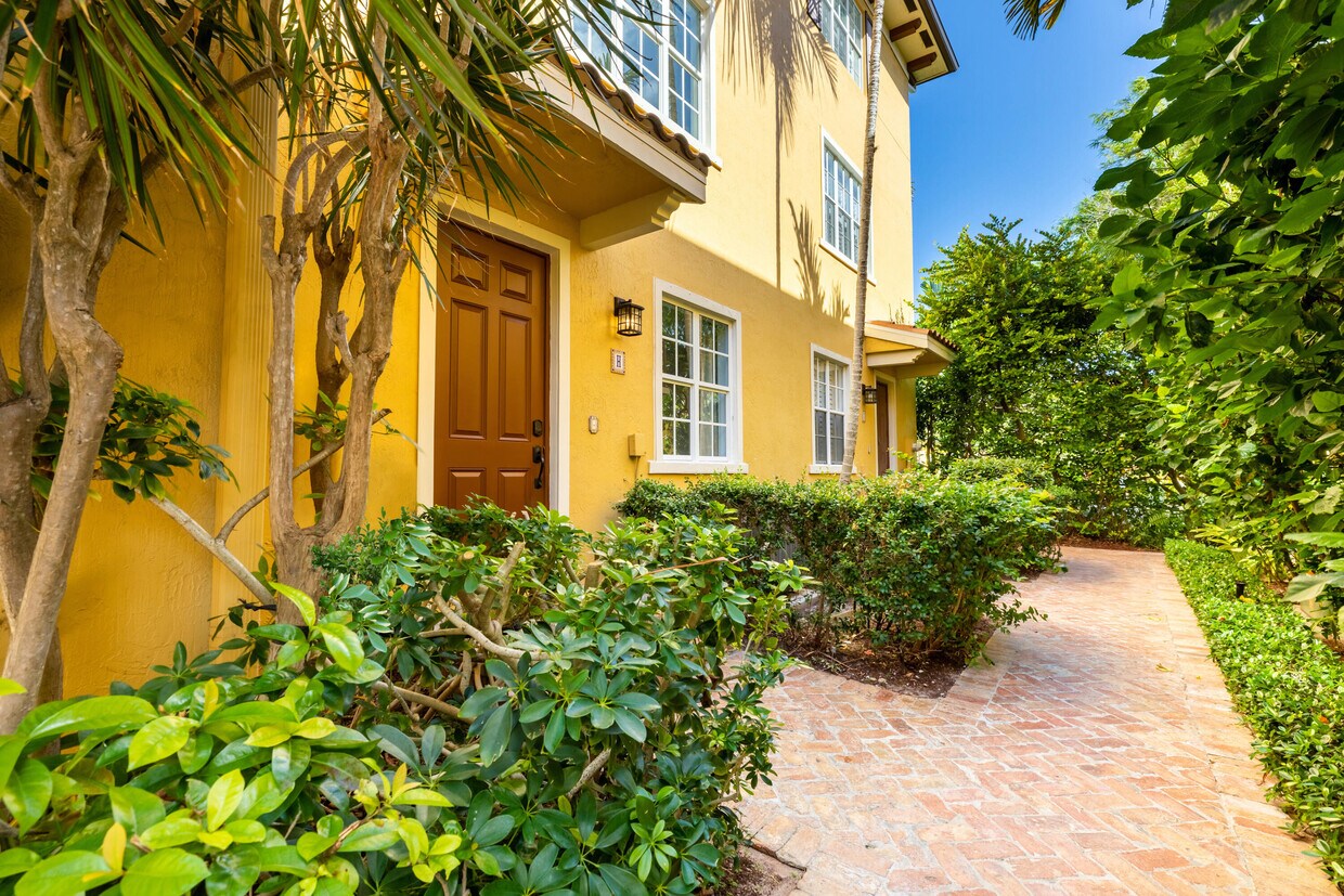 72 SE 6th Ave, Delray Beach, FL 33483 Townhouse for Rent in Delray