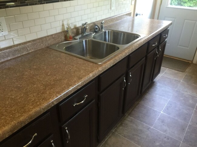 Building Photo - $1499 Charming, remodeled 3-Bed/1-Bath Ran...
