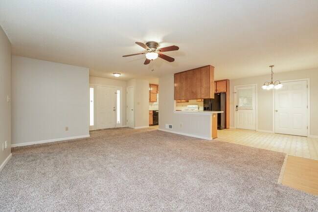 Foto del edificio - 95 Meadowbrook Dr