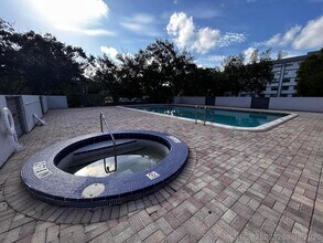 Building Photo - 2501 Riverside Dr