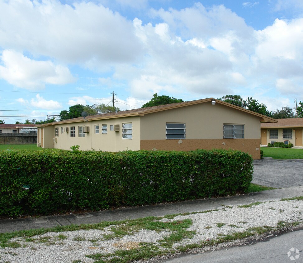 Building Photo - 2440 NE 188th St