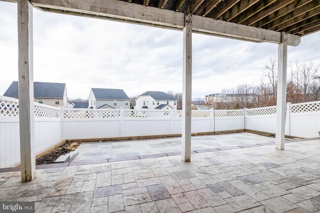 Building Photo - 26045 Huntwick Glen Square