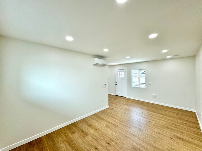 Foto del edificio - 2410-2414 33rd St
