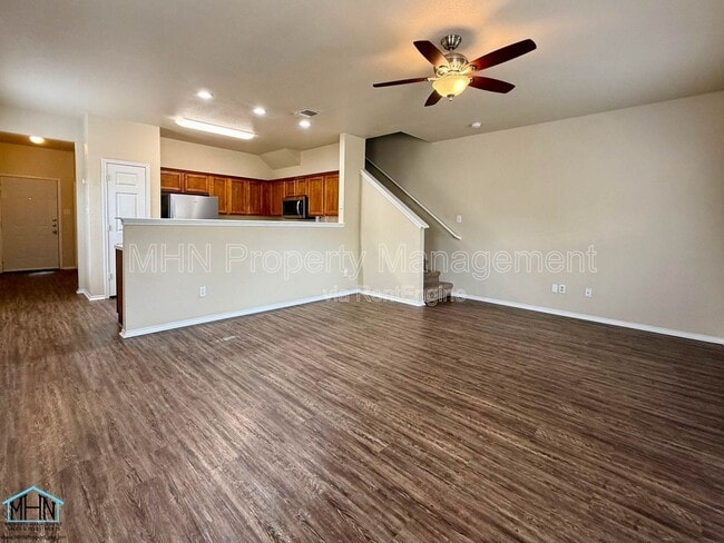 Building Photo - 5807 Golf Bend