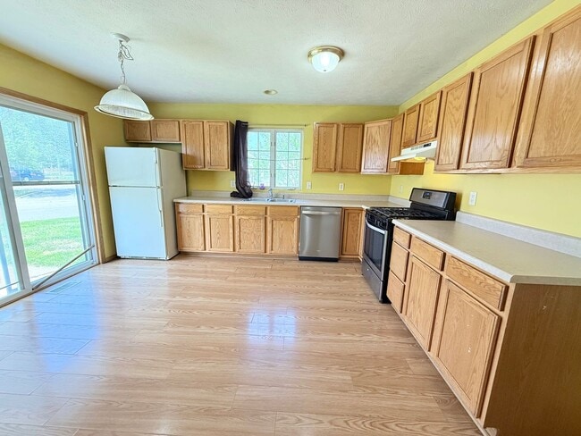 Building Photo - Spacious 3-Bedroom Townhome  – East Bloomi...