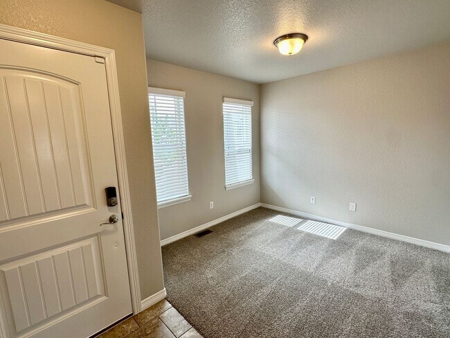 Foto del edificio - 4 Bedroom Home with Central AC