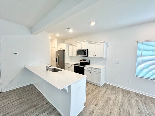 Building Photo - 3 br Paired Home minutes from I-77 and I-40 READY NOV 14th
