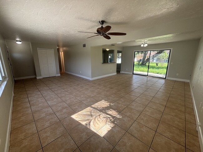 Building Photo - 3949 Lothair Ave