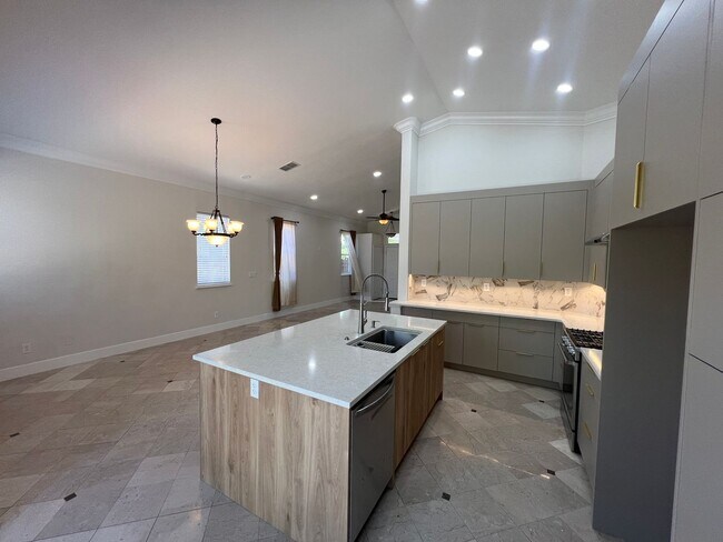 Building Photo - Gorgeous, Low Maintenace, Like new Home Cl...