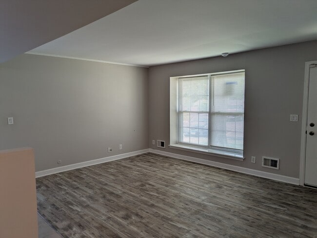 Building Photo - 16H Fernwood Dr