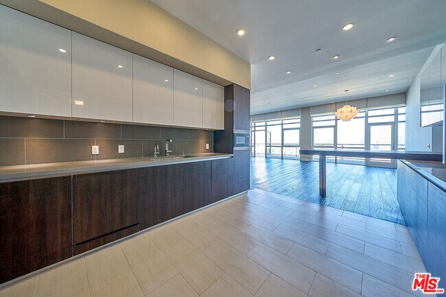 Building Photo - 3785 Wilshire Blvd