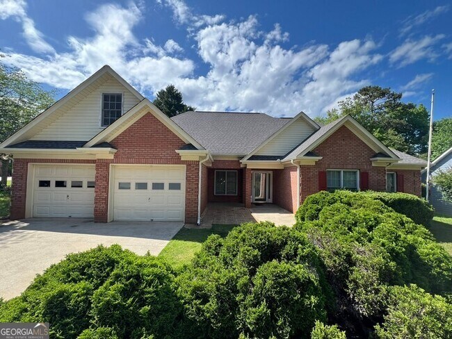 Building Photo - 300 Wisteria Way