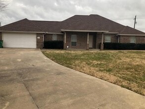 Building Photo - 306 Packer Dr