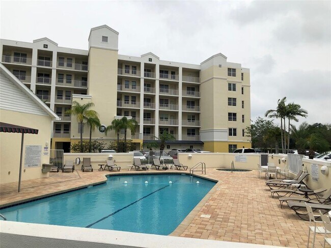 Building Photo - 1200 Country Club Dr