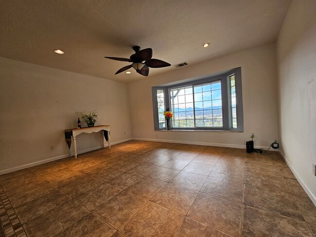 Building Photo - Breathtaking VIEWS in Hidden Valley Lake!