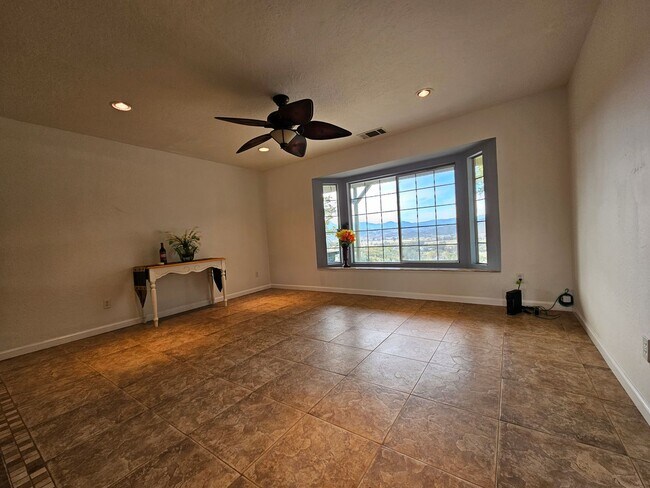 Foto del edificio - Breathtaking VIEWS in Hidden Valley Lake!