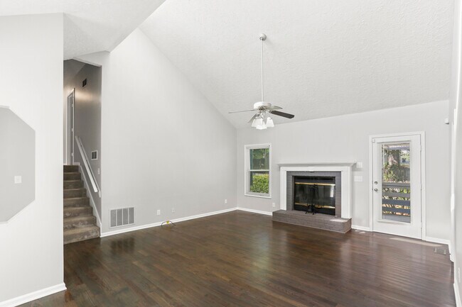 Foto del edificio - 4019 Brantley Dr