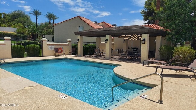 Building Photo - 2426 E Palo Verde Dr
