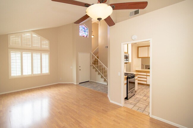 Building Photo - Gorgeous 4 Bed/2.5 Bath Home In One Of The...