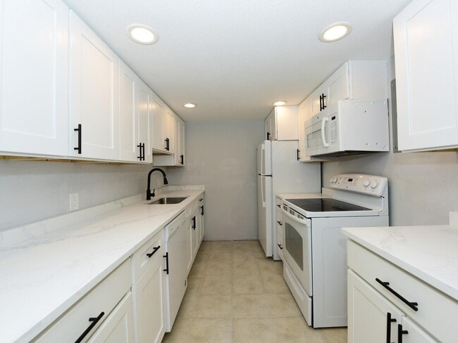 Foto del edificio - 2560 S Ocean Blvd