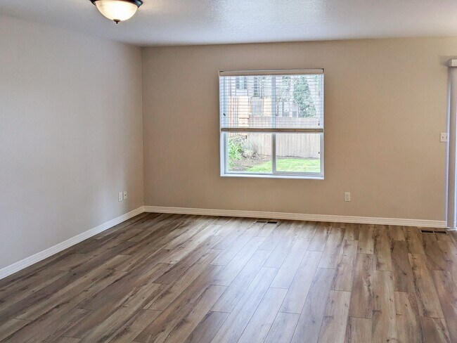 Building Photo - 407-409 Madrona Ave SE