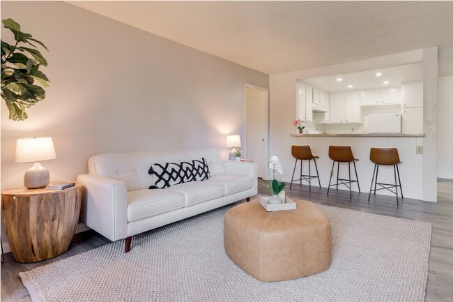 Foto del edificio - Stunning Bright and Completely Remodeled A...
