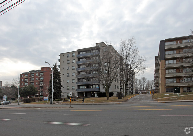 Building Photo - The Medley