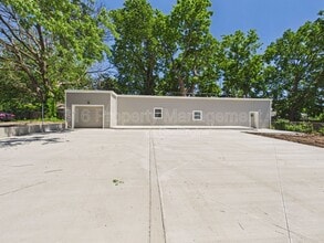 Building Photo - 633 S Fuller Ave