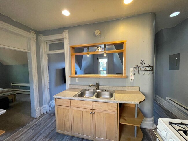 Building Photo - 603 Elati St