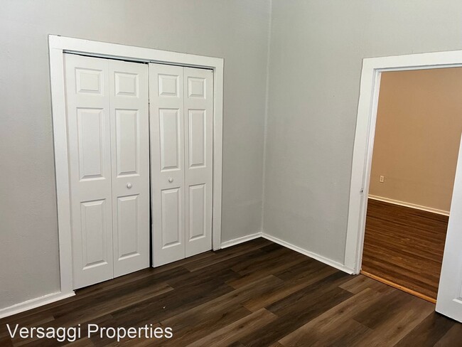Building Photo - 3 br, 1 bath House - 2122 W. Chestnut St