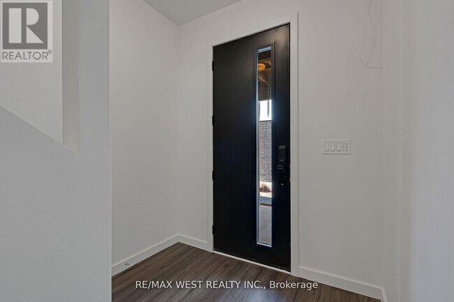 Photo du bâtiment - 339 Veterans Dr